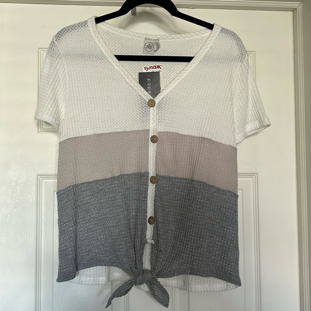 Size Medium buttons for decoration/ don’t open with tie at waist